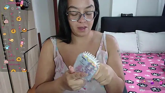 Snapshot of miia-big1boobs_ chatting on March 3, 2025, 2:49 pm miia-big1boobs online show from March 3, 2025, 2:49 pm