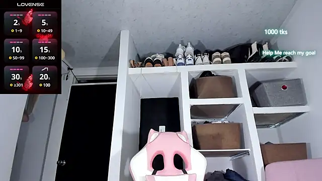 Snapshot of emily_palmeer chatting on February 4, 2025, 9:28 am emily palmeer online show from February 4, 2025, 9:28 am