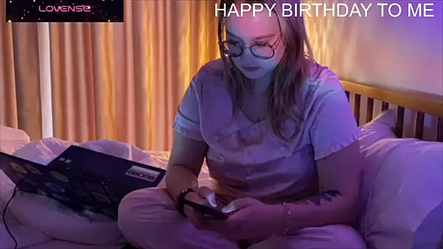 JacyWinslat online show from December 2, 2025, 1:28 am