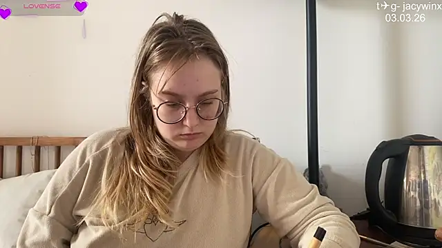 JacyWinslat online show from March 4, 2026, 9:50 am