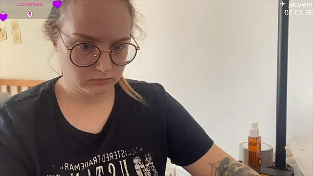 JacyWinslat online show from February 8, 2026, 9:07 am