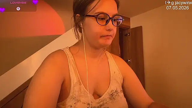 JacyWinslat online show from May 8, 2026, 9:46 am