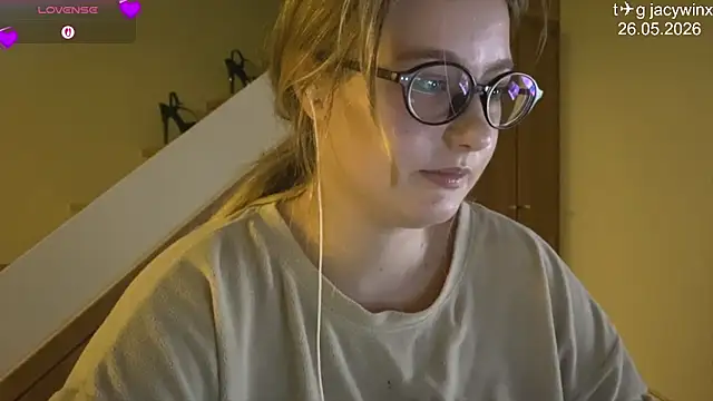 JacyWinslat online show from May 26, 2026, 4:49 pm