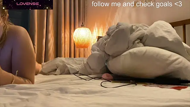 JacyWinslat online show from December 19, 2025, 3:58 pm