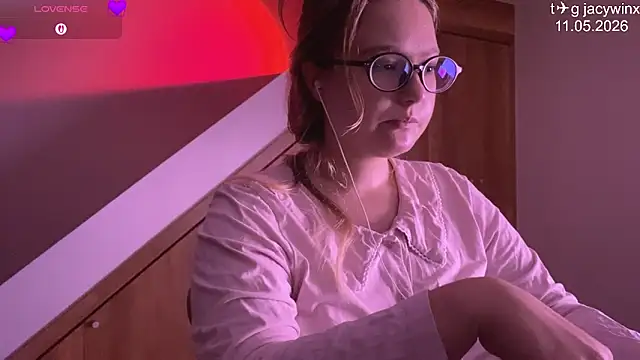 JacyWinslat online show from May 11, 2026, 2:07 pm