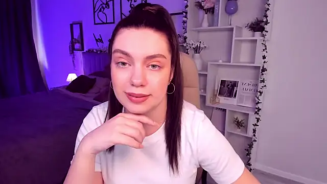 Snapshot of DaniellaLovely chatting on March 13, 2025, 10:57 am DaniellaLovely online show from March 13, 2025, 10:57 am