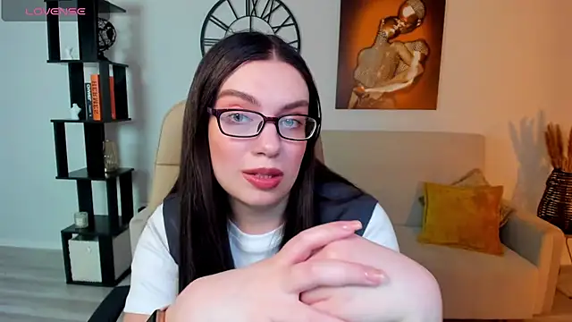 Snapshot of DaniellaLovely chatting on March 11, 2025, 11:23 am DaniellaLovely online show from March 11, 2025, 11:23 am