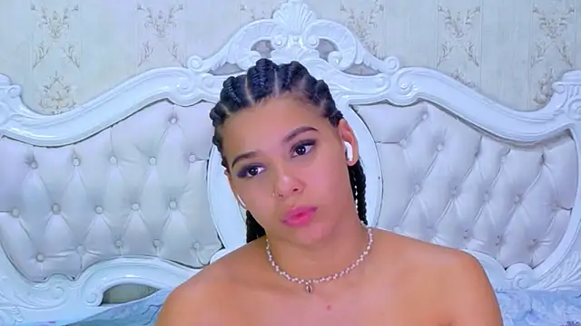 TiaraRosse online show from December 1, 2025, 1:56 pm