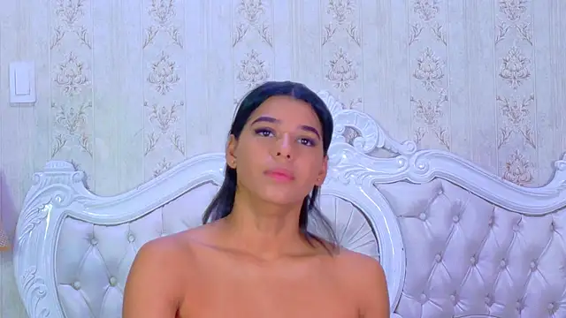 Snapshot of TiaraRosse chatting on October 1, 2025, 2:32 pm TiaraRosse online show from October 1, 2025, 2:32 pm