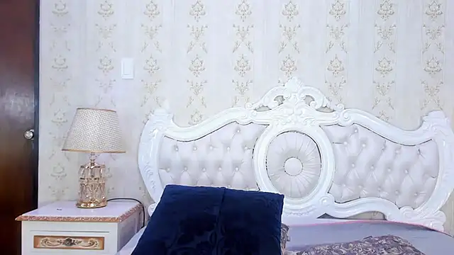 Snapshot of TiaraRosse chatting on February 24, 2025, 4:58 pm TiaraRosse online show from February 24, 2025, 4:58 pm