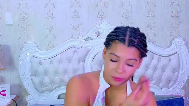 Snapshot of TiaraRosse chatting on September 19, 2025, 12:09 pm TiaraRosse online show from September 19, 2025, 12:09 pm