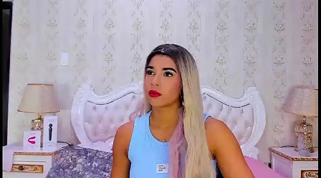 Snapshot of TiaraRosse chatting on March 13, 2025, 12:56 pm TiaraRosse online show from March 13, 2025, 12:56 pm