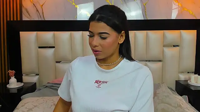 TiaraRosse online show from December 5, 2025, 5:06 am