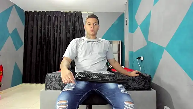 simookeler online show from March 14, 2025, 11:43 pm