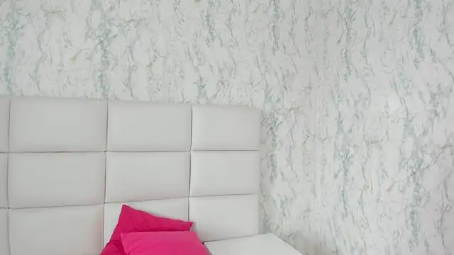 Snapshot of MIA__SAENZ chatting on March 21, 2025, 3:24 pm MIA SAENZ online show from March 21, 2025, 3:24 pm