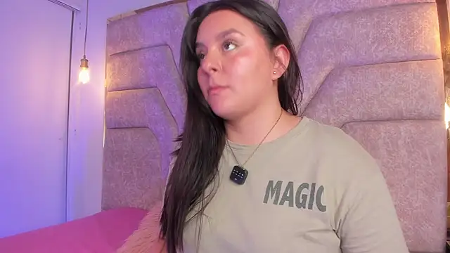 Snapshot of EmaJames25 chatting on March 26, 2026, 6:28 pm EmaJames25 online show from March 26, 2026, 6:28 pm