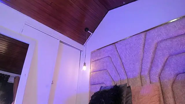 EmaJames25 online show from November 4, 2025, 7:17 pm