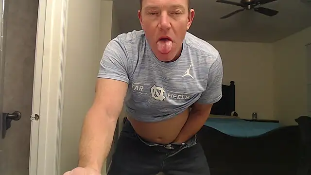 Snapshot of Bigtater1999 chatting on November 30, 2025, 2:23 am Bigtater1999 online show from November 30, 2025, 2:23 am