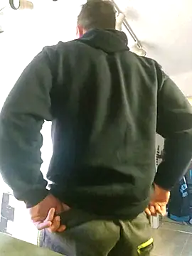 Snapshot of Bigtater1999 chatting on February 9, 2026, 3:32 pm Bigtater1999 online show from February 9, 2026, 3:32 pm