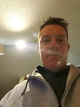 Snapshot of Bigtater1999 chatting on February 4, 2026, 10:27 pm Bigtater1999 online show from February 4, 2026, 10:27 pm