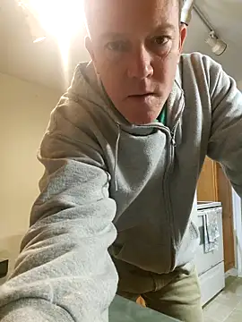 Snapshot of Bigtater1999 chatting on February 5, 2026, 11:00 pm Bigtater1999 online show from February 5, 2026, 11:00 pm