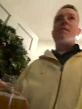 Snapshot of Bigtater1999 chatting on December 17, 2025, 10:26 pm Bigtater1999 online show from December 17, 2025, 10:26 pm