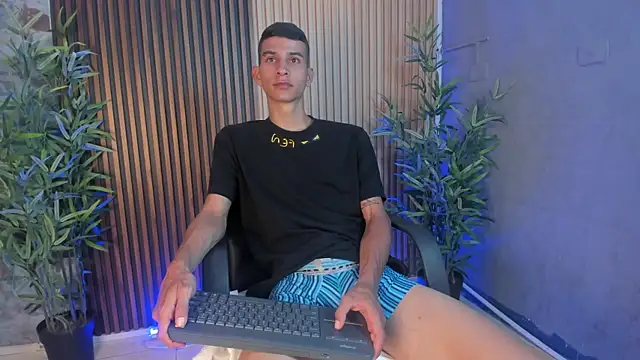 Snapshot of Aaron_Scoot chatting on December 5, 2025, 4:49 pm Aaron Scoot online show from December 5, 2025, 4:49 pm