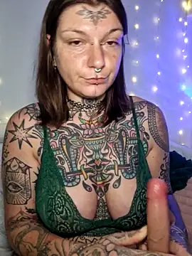 lizzardqueeen online show from February 10, 2026, 10:09 pm