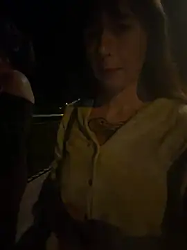 lizzardqueeen online show from April 21, 2026, 2:47 am