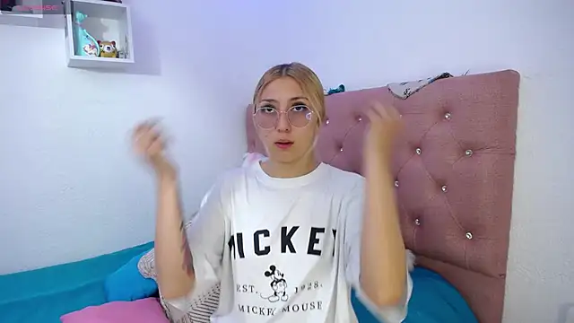 Soffy-brooks online show from October 28, 2025, 5:08 am