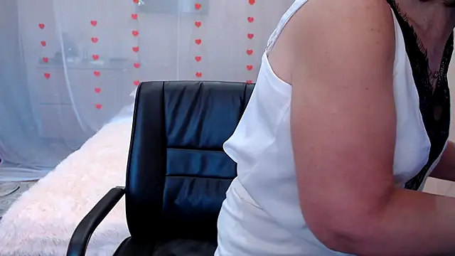 Snapshot of OlgaHottie chatting on March 3, 2025, 2:11 am OlgaHottie online show from March 3, 2025, 2:11 am