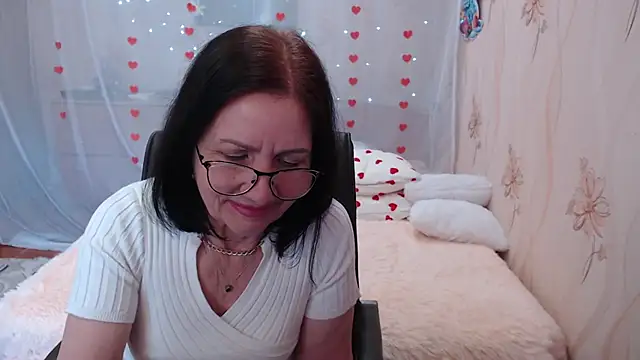 Snapshot of OlgaHottie chatting on March 6, 2025, 2:09 am OlgaHottie online show from March 6, 2025, 2:09 am