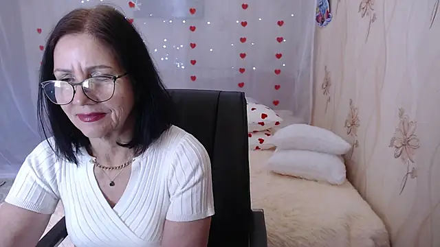 Snapshot of OlgaHottie chatting on March 6, 2025, 5:14 am OlgaHottie online show from March 6, 2025, 5:14 am