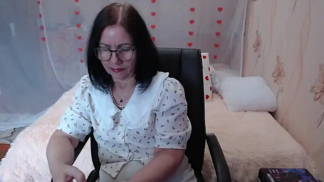 Snapshot of OlgaHottie chatting on March 13, 2025, 11:27 pm OlgaHottie online show from March 13, 2025, 11:27 pm