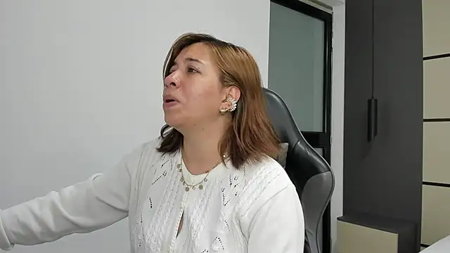 alma fenix online show from October 1, 2025, 12:31 pm