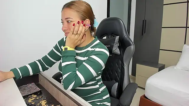 alma fenix online show from September 27, 2025, 12:33 pm