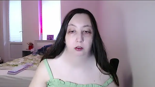 Snapshot of cute_and_hot chatting on November 5, 2025, 12:41 pm cute and hot online show from November 5, 2025, 12:41 pm