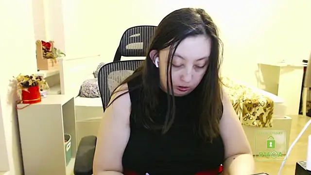 Snapshot of cute_and_hot chatting on February 28, 2025, 3:48 pm cute and hot online show from February 28, 2025, 3:48 pm