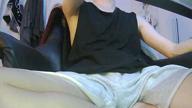 Ray175oo online show from June 10, 2026, 7:48 pm