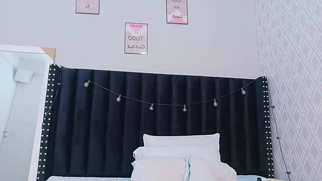 hotlatinateacher online show from October 30, 2025, 7:33 pm