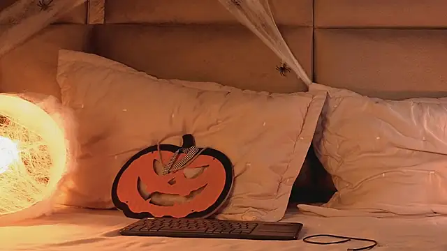 angelinepossy online show from October 28, 2025, 9:47 pm