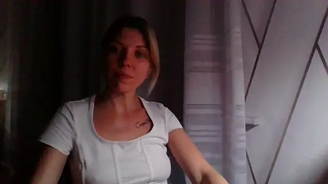 Snapshot of VelvetLove287 chatting on March 6, 2025, 7:43 pm VelvetLove287 online show from March 6, 2025, 7:43 pm