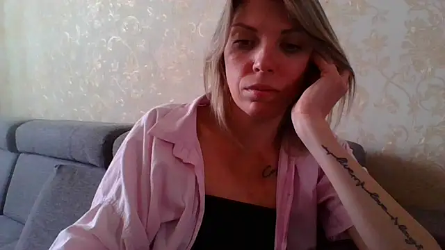 Snapshot of VelvetLove287 chatting on March 14, 2025, 3:03 pm VelvetLove287 online show from March 14, 2025, 3:03 pm