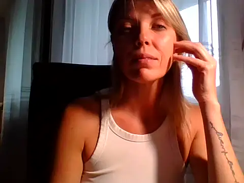 Snapshot of VelvetLove287 chatting on September 24, 2025, 7:59 am VelvetLove287 online show from September 24, 2025, 7:59 am