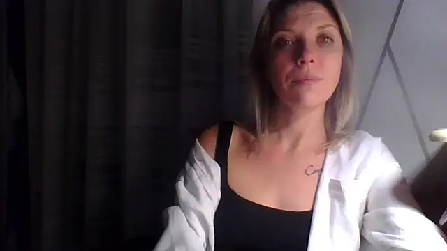 Snapshot of VelvetLove287 chatting on February 13, 2025, 7:42 pm VelvetLove287 online show from February 13, 2025, 7:42 pm