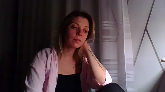Snapshot of VelvetLove287 chatting on March 5, 2025, 7:17 pm VelvetLove287 online show from March 5, 2025, 7:17 pm