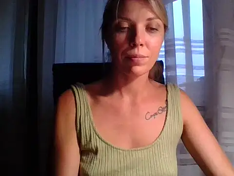 Snapshot of VelvetLove287 chatting on September 23, 2025, 3:19 pm VelvetLove287 online show from September 23, 2025, 3:19 pm