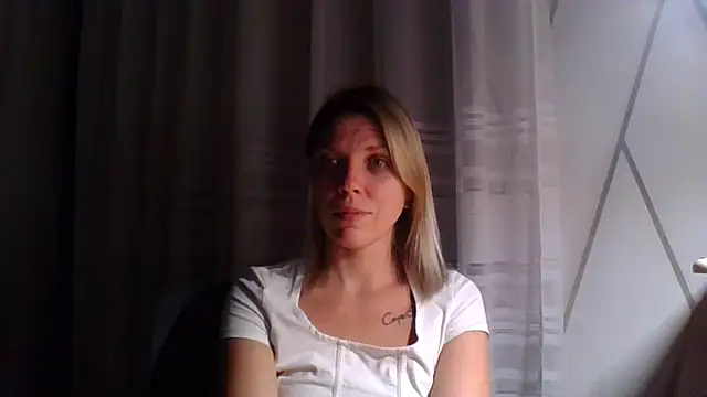 Snapshot of VelvetLove287 chatting on February 25, 2025, 7:27 pm VelvetLove287 online show from February 25, 2025, 7:27 pm