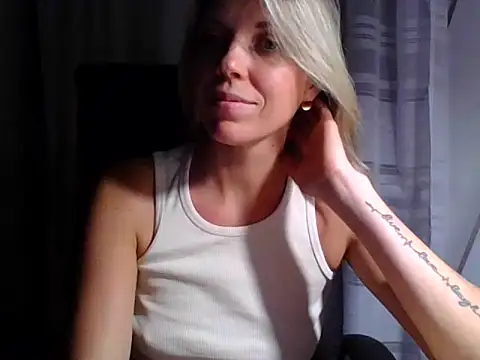 Snapshot of VelvetLove287 chatting on September 24, 2025, 8:04 pm VelvetLove287 online show from September 24, 2025, 8:04 pm