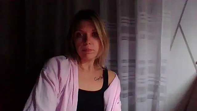 Snapshot of VelvetLove287 chatting on February 23, 2025, 7:38 pm VelvetLove287 online show from February 23, 2025, 7:38 pm